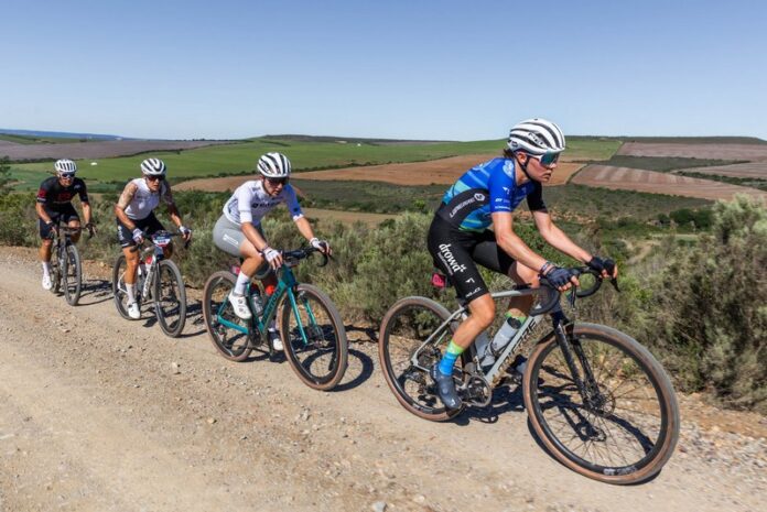 Mariëlle Trouwborst (leading) forced the first split in the women’s field, before being joined by Lisa Bone (centre) and Vera Looser (left). Photo by Oakpics. Garden Route Giro